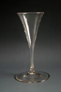 18TH CENTURY BELGIAN LIEGE WINE GLASS - CIRCA 1730 - Picture 1 of 4