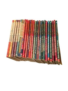 Lot Of 28 ADVENTURES OF MARY-KATE & Ashley So Little Time In Action Books Mixed - Picture 1 of 4