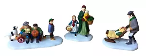 MARKET DAY # 56413 DEPT 56 RETIRED NEW ENGLAND VILLAGE ACCESSORY BIG PUMPKIN - Picture 1 of 3