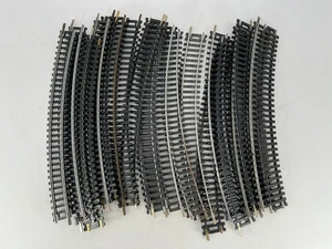 HO 9" 18R Curved Track Lot of 20 Mixed Atlas AHM Tyco Bachmann Brass Nickel Fair - Picture 1 of 5