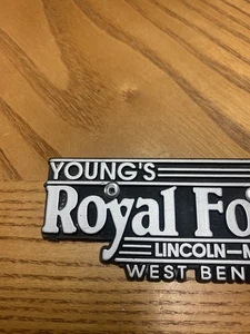 Emblema distintivo concessionaria auto vintage Young's Royal Ford Lincoln Mercury plastica - Foto 1 di 6