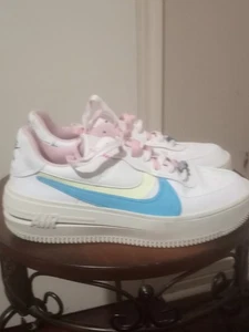 Nike Damen Air Force 1 Plateau Pastell Sneaker Schuhe DZ5197-100 Gr. 10 - Bild 1 von 16