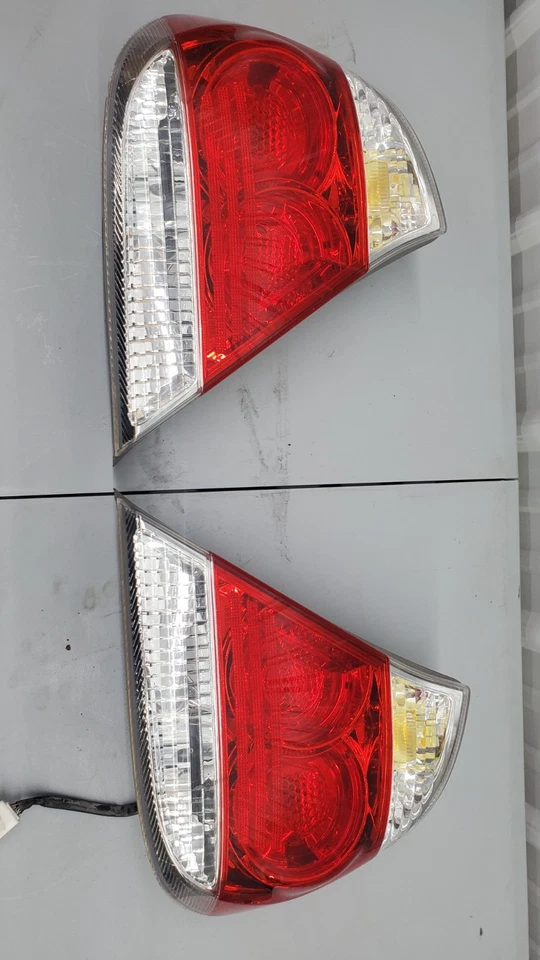 2002 - 2006 年丰田凯美瑞尾灯 — 第 1/1 张图片