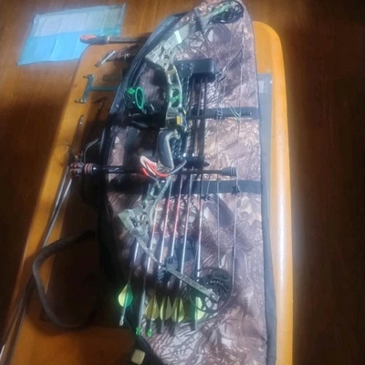 Bowtech Experience RH Compound Bow  - Image 1 of 4