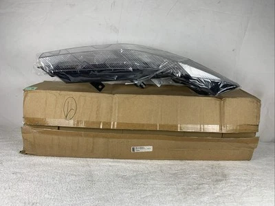 POLARIS  GENUINE 15-19 SLINGSHOT (RH ONLY) REAR TAIL LIGHT 2411871 - Image 1 of 4