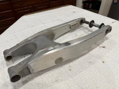 Brazo basculante trasero Yamaha YZ450F YZ250F WR450F OEM 2006-2008 1C3-22110-50-00 Foto 1 de 4