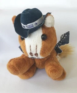 Caballo bebé de peluche Yippie Yi Yay con bandana azul y sombrero de Texas, 2010 - Imagen 1 de 8