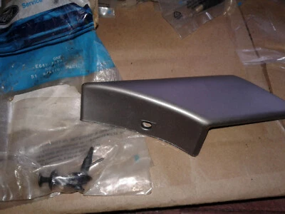 Moldura de cuarto trasero Ford E64Y-7429076-AP -- Sable / Taurus Wagon Foto 1 de 4