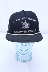 Cappello camionista vintage Anheuser Bush in rete R.F.E. Baldwinsville NY argento 1986 nero USA - Foto 1 di 12