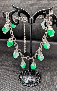 Lebendiges hellgrünes Crackle Glas Bettelarmband - Bild 1 von 5