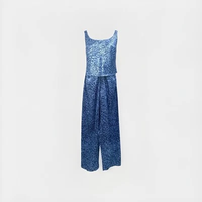 Juego de pijama floral azul vintage. Se adapta a un mediano/pequeño. Sin marca. Foto 1 de 2