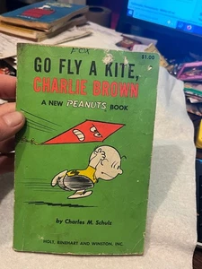 Go Fly a Kite, Charlie Brown by Charles M. Schulz 1960 10th Printing Softcover - Picture 1 of 4