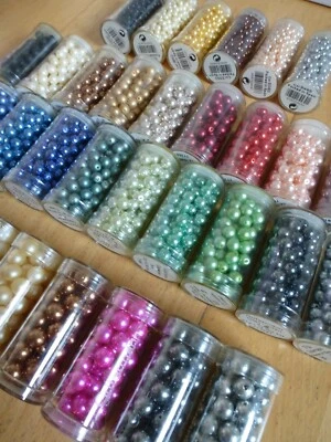 Gutermann Renaissance Glass Wax Beads in 4mm, 6mm & 8mm in Various Colours - Image 1 of 4