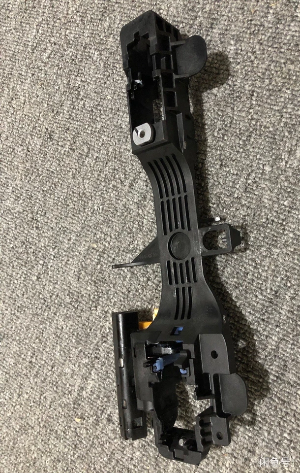 Marco de manija de puerta delantera derecha Toyota 69201-02450 para Corolla 2014-2019 Foto 1 de 4