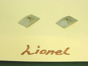 MODERN LIONEL PART #167-20 F-3 CAB WINDOW SPEED CLIP SILVER QTY 2 ON LOCOMOTIVES - Picture 1 of 3