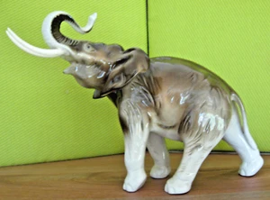 Royal Dux Porzellan Elefant Höhe: ca. 21 cm, Länge: ca.27 cm - I. Wahl, Nr. 378 - Bild 1 von 9
