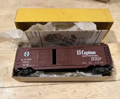 HO Scale Santa Fe ATSP El Capitan Coach Steamliner West #145622 - Image 1 of 4