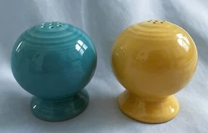 Vintage Fiesta Ware Fiestaware Salt & Pepper Shakers Turquoise & Yellow EX. - Picture 1 of 4