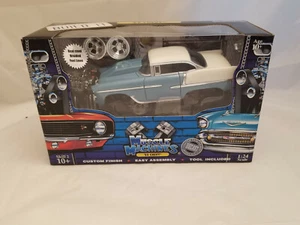 1955 Chevy By Muscle Machines Heavy Duty Muscle Car 1:24 Skill 2 10+ - Costruiscilo - Foto 1 di 3