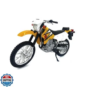 Welly Die Cast Motorcycle Yellow Suzuki DR-Z400S, 1:18 Scale - Picture 1 of 5