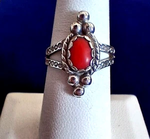 Anillo vintage de plata esterlina y coral Maisel's Indian Trading Post SW ~ talla 6,75 - Imagen 1 de 14