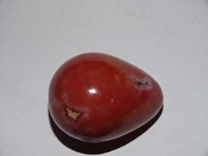 Huevo de jaspe rojo 4 x 3 cm (aprox) y juego de mini manchas - Imagen 1 de 4