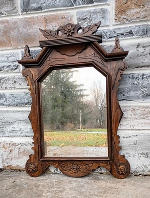 Espejo de pared antiguo estilo victoriano Eastlake hojas talladas, soles Foto 1 de 4
