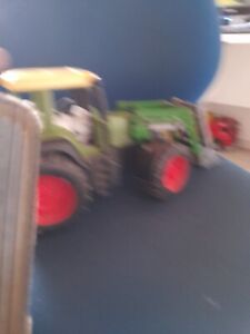 Bruder Spielzeug Traktor  Fendt defekt