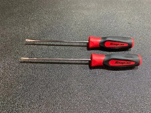 Snap On SGDP61B Kreuzschlitz & SGD146B flache Spitze Softgrip Schraubendreher 10" lang rot - Bild 1 von 2