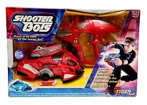 Hasbro Shooter Bots Game Toy Interactive Battle w Track & Attack Robot, 2005, 8+