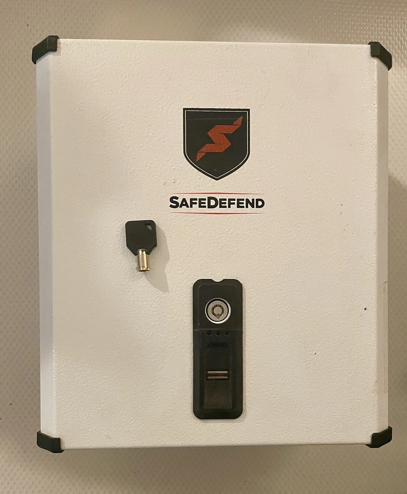 Caja fuerte inteligente Liberty HDX-250 con llave de respaldo letras SafeDefend Foto 1 de 4