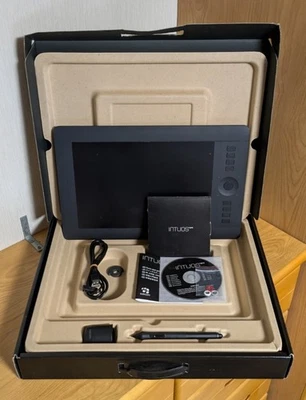 Lápiz creativo medio Wacom PTH-651 Intuos Pro y tableta táctil excelente Foto 1 de 4