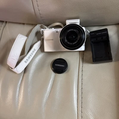 Samsung NX3000 20,3 megapixel fotocamera digitale mirrorless + obiettivo 20-50 mm - venditore USA - bella - Immagine 1 di 4