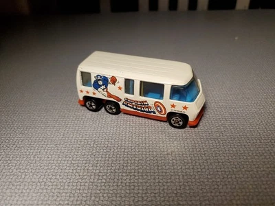 Autocaravana GMC Capitán América Hot Wheels Foto 1 de 4