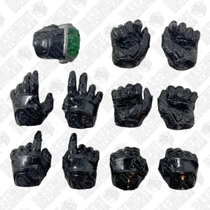 Mezco One:12 Batman: Onyx Sovereign Knight - Eleven Glossy Hands Set 1:12 Scale - Picture 1 of 2