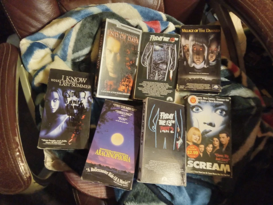LOT OF 7 HORROR VHS CASSETTES - Image 1 of 4