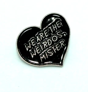 Pin en forma de corazón We are the Weirdos Mister negro plateado nuevo The Craft - Imagen 1 de 4