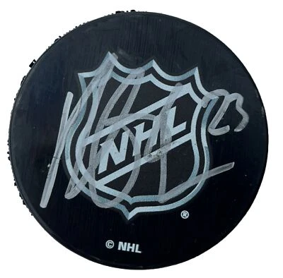 Disco com logotipo autografado assinado por Dustin Brown Los Angeles Kings NHL - Imagem 1 de 2