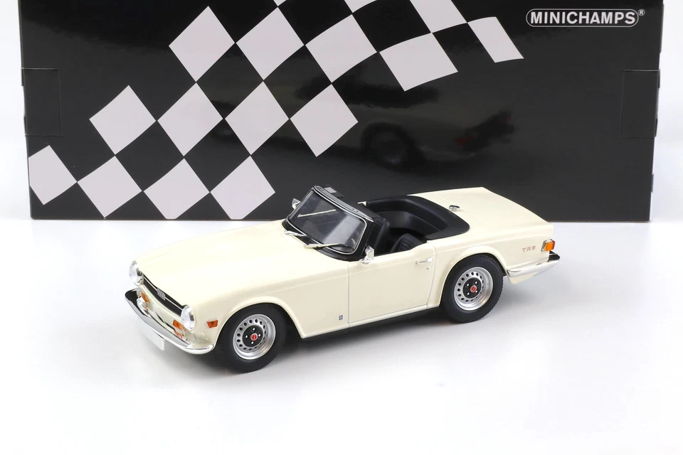 155132035 Triumph TR6 PI LHD White Minichamps 1/18