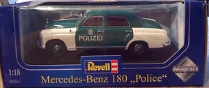 1:18 Revell Mecedes-Benz 180 Police  - Picture 1 of 5