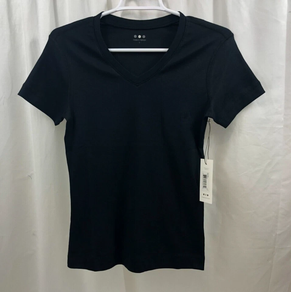 Camiseta para mujer tres puntos cuello en V pequeña Foto 1 de 1