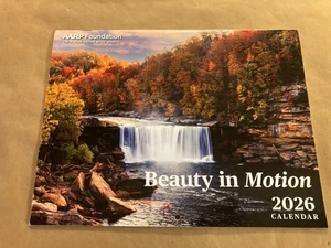 AARP Foundation Beauty In Motion 2026 Calendario da Parete 12 Mesi, Natura Ecc Foto - Foto 1 di 4