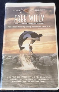FREE WILLY VHS 1993 Clamshell Pre-Owned Warner Brothers Family Entertainment - Picture 1 of 4