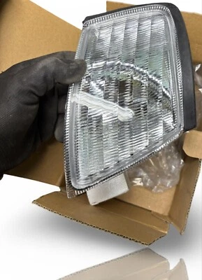 215-1582R-UE BLINKER BLINKLICHT BLINKLEUCHTE LORO FÜR NISSAN PRIMERA - Image 1 of 4