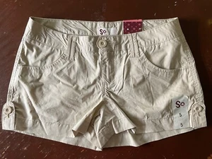 NWT SO Women's Size 5 Junior Tan Shorty Shorts Button Hem Tab 100% Cotton - Picture 1 of 10