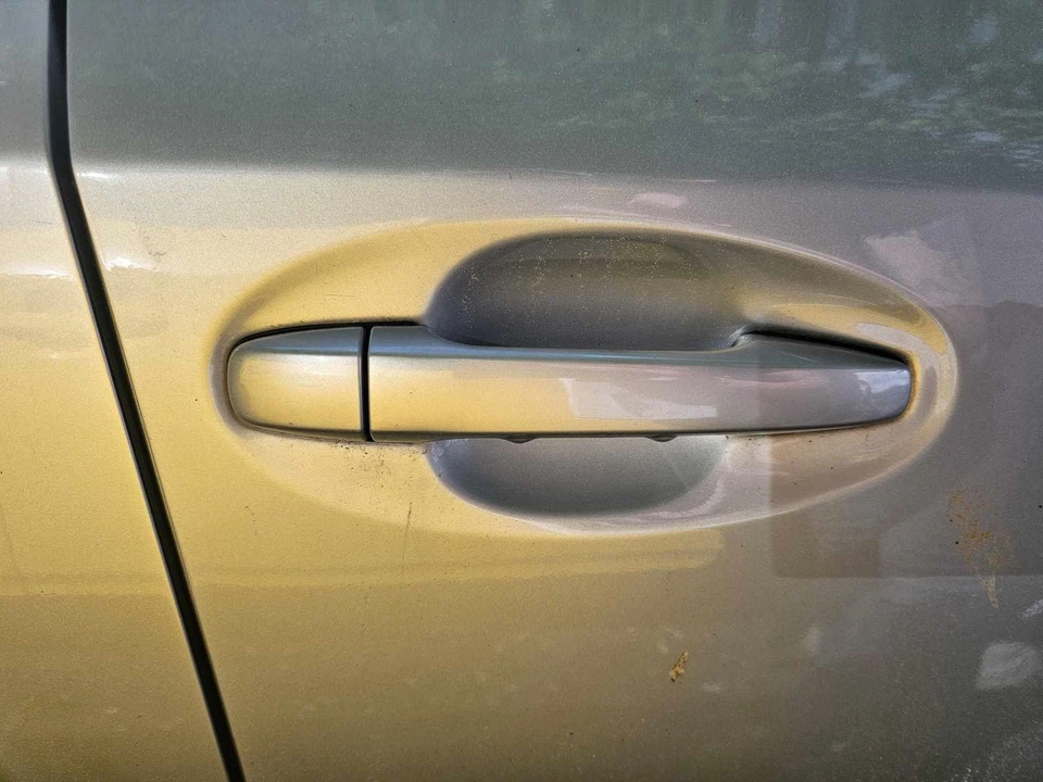 Conjunto de manija de puerta delantera lado derecho Toyota Prius V 12-18 azul claro 787 OEM Foto 1 de 1