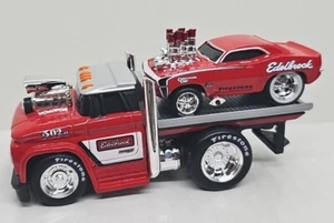 MAISTO MUSCLE MACHINES TRANSPORTS Chevy C60 FLATBED 1969 CAMARO SS EDELBROCK - Picture 1 of 14