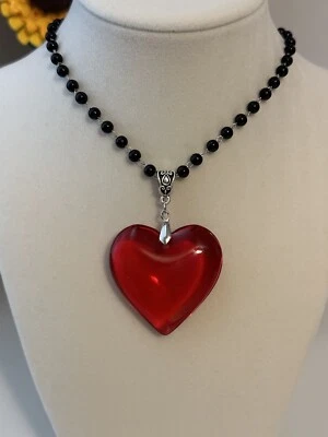Collar de cuentas negras con gran colgante grande de cristal rojo cristal corazón encanto 3D Foto 1 de 4