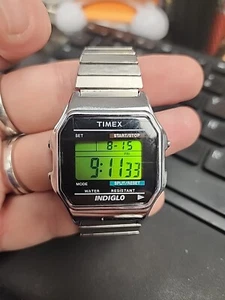 TIMEX 555 R6 Classic Digital Indiglo 33mm Silver Tone watch Working Stretch Band - Picture 1 of 9