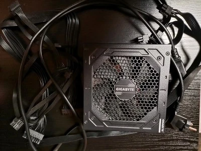 GIGABYTE P850GM ATX PC-Netzteil - Schwarz, 850W/ 1 Kabel fehlt. - Bild 1 von 2